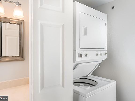 5th image of 3309 Wyndham Cres #4177