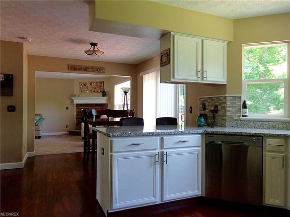 5th image of 10400 Village Dr