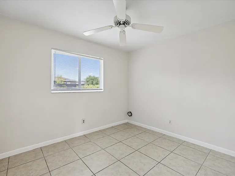 607 SW 26th St — Photo 11