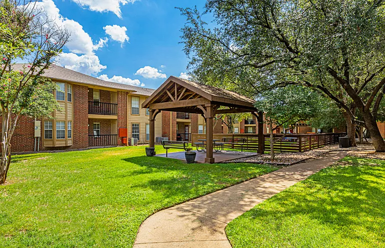 Parc Plaza Apartments — Photo 25