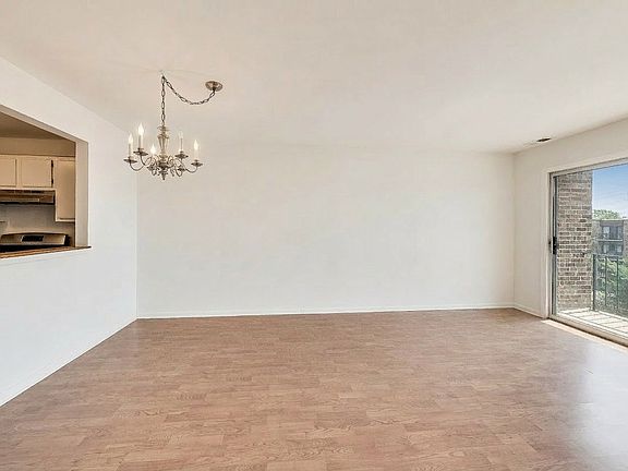 5th image of 701 W Huntington Commons Rd APT 418