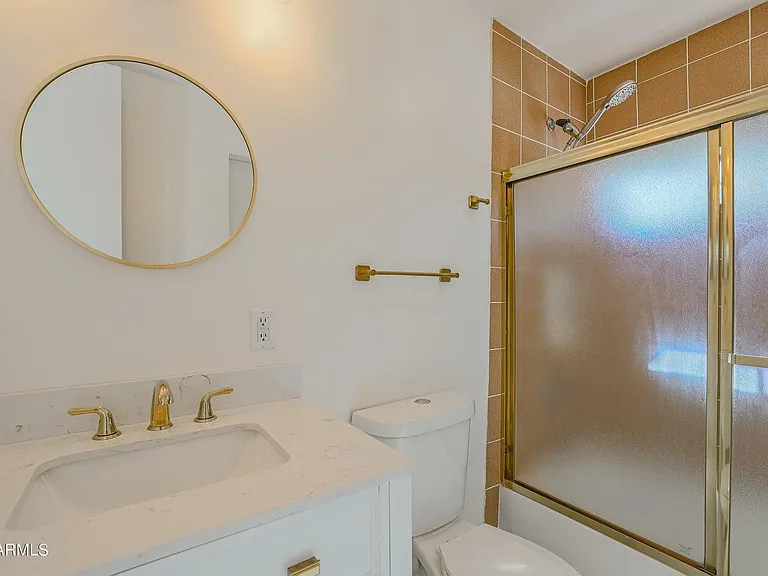1005 E Moreland St — Photo 22