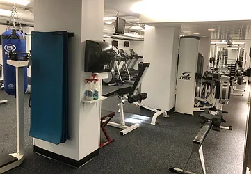 Rented by R New York