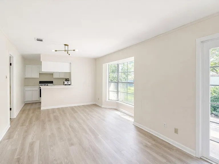 2220 Ripple Creek Dr — Photo 2