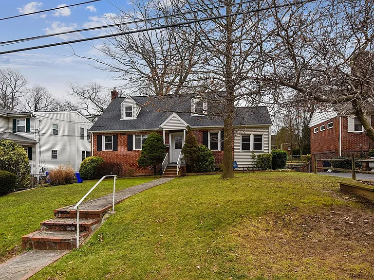 210 E Hamilton Ave — Photo 56