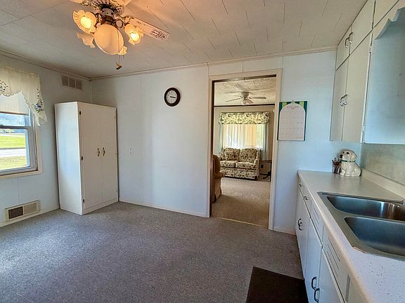 4th image of 597 Garfield Ave