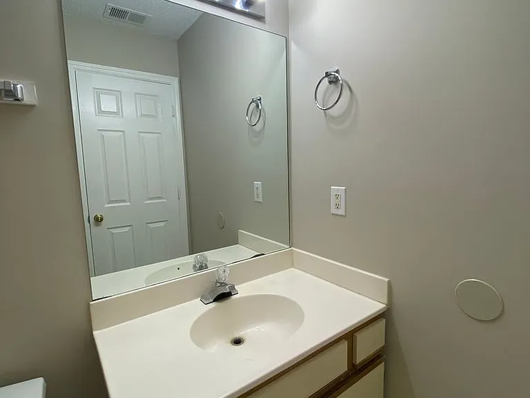 101 Cameron Ct — Photo 4