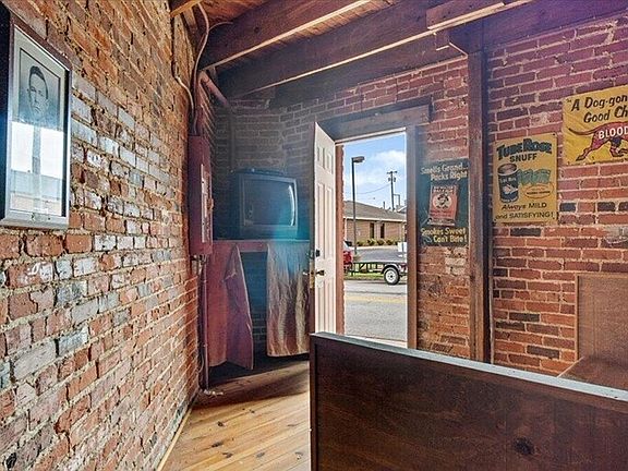 4th image of 306 W Main St #1