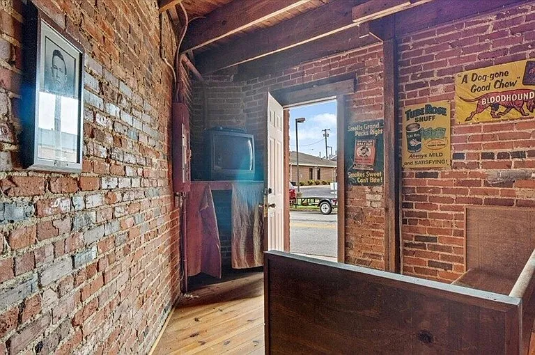 306 W Main St #1 — Photo 4