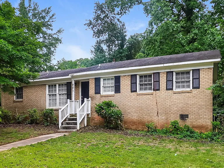 401 Sleepy Hollow Rd — Photo 3