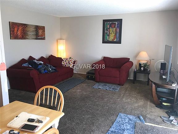 4th image of 1005 Willow Tree Dr Unit D