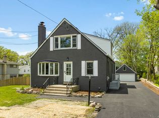 5706 Wolf Rd, Western Springs, IL 60558