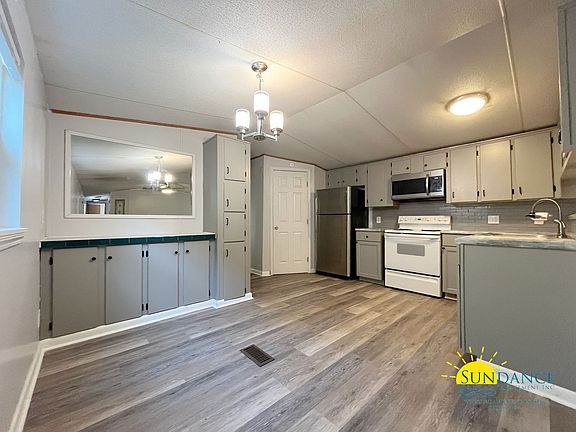 5th image of 433 Hickory Ave #B