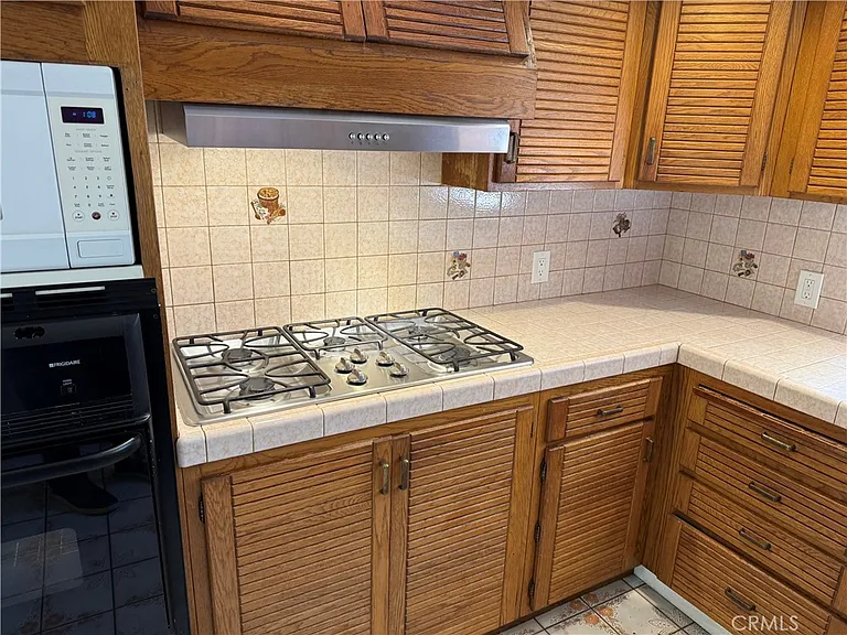 1307 Mackay Ln — Photo 25