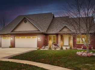 15938 Hammontree Dr, Urbandale, IA 50323