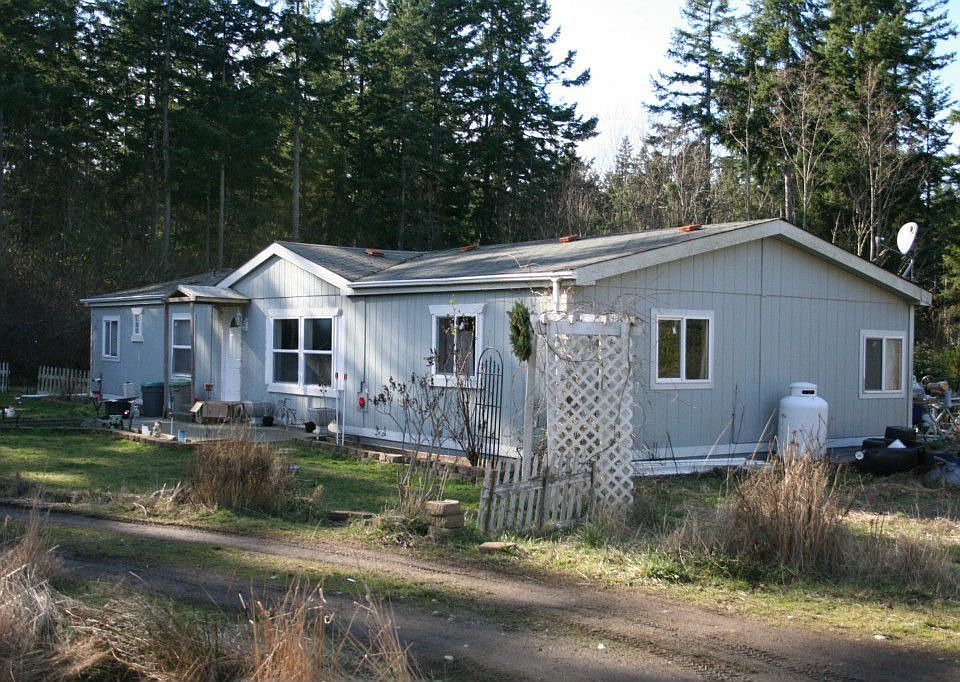 2nd image of 221 E Sleeper Rd