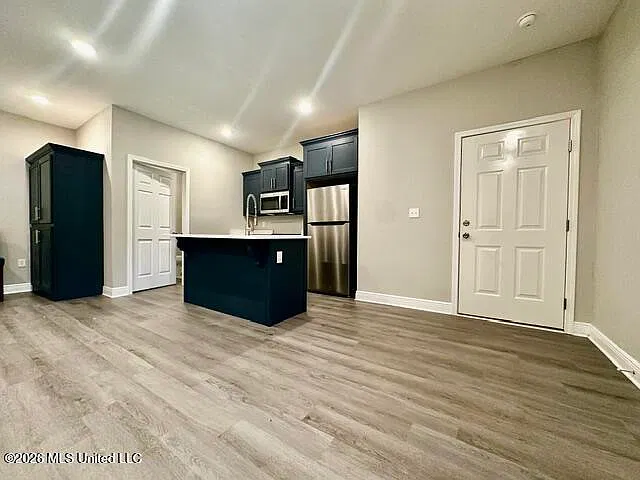 1 bed, 1.0 bath, 500 sqft, $1,200 — Photo 4