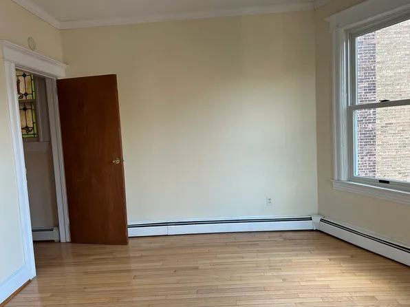 122 Jewett Avenue image 1 of 12