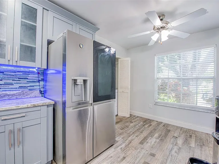 2390 Bentley Dr — Photo 15