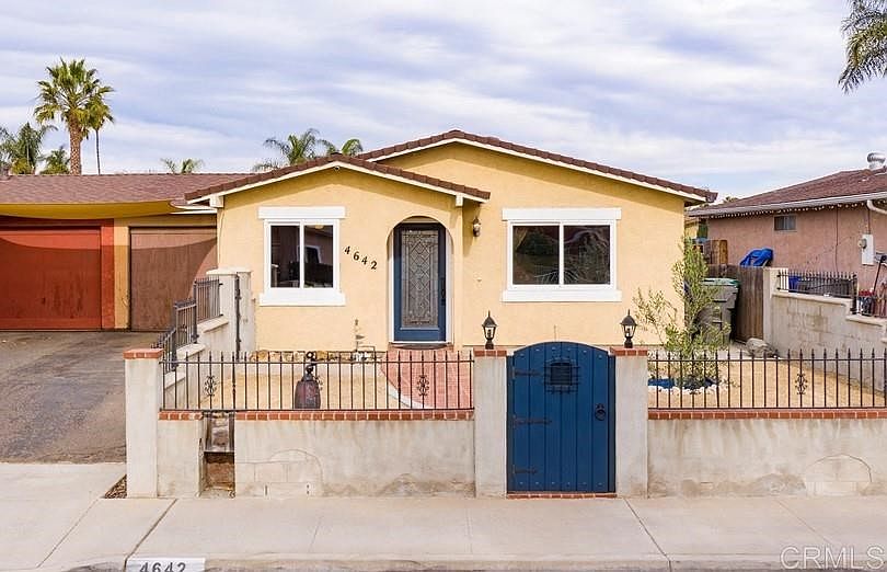 1st image of 4642 Calle De Retiro