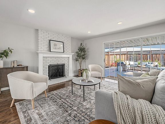 2nd image of 1833 Rosswood Dr