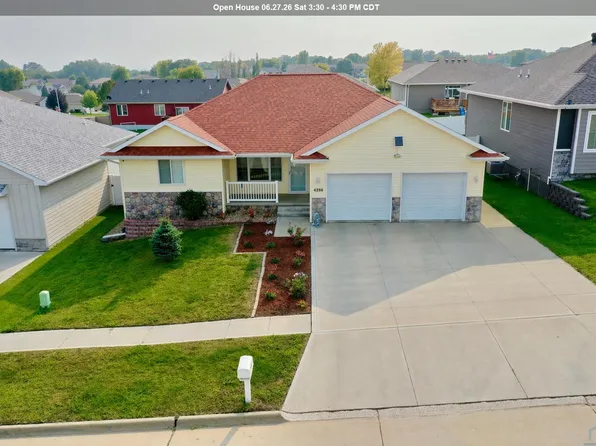 4266 Fieldcrest Dr, Sioux City, IA 51103