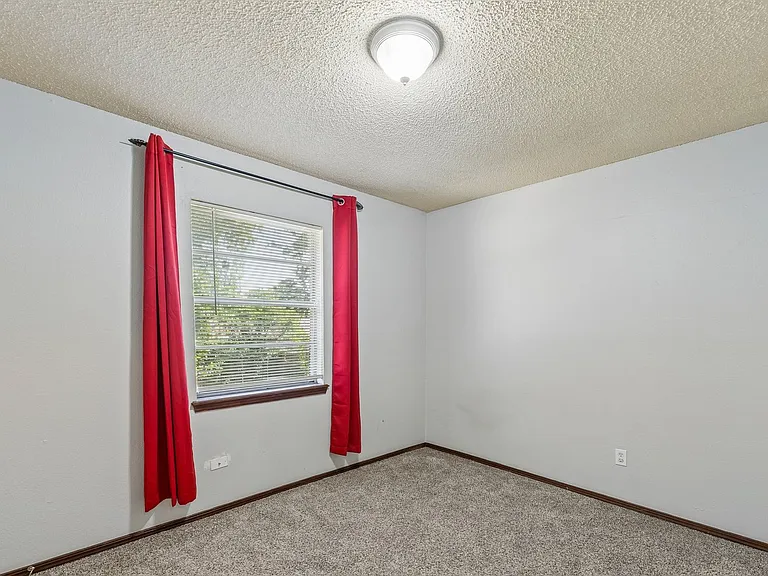 3401 E Noble Dr — Photo 19