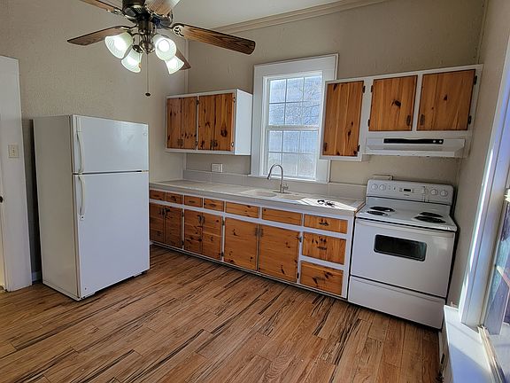 5th image of 502 E Elm St Suite A