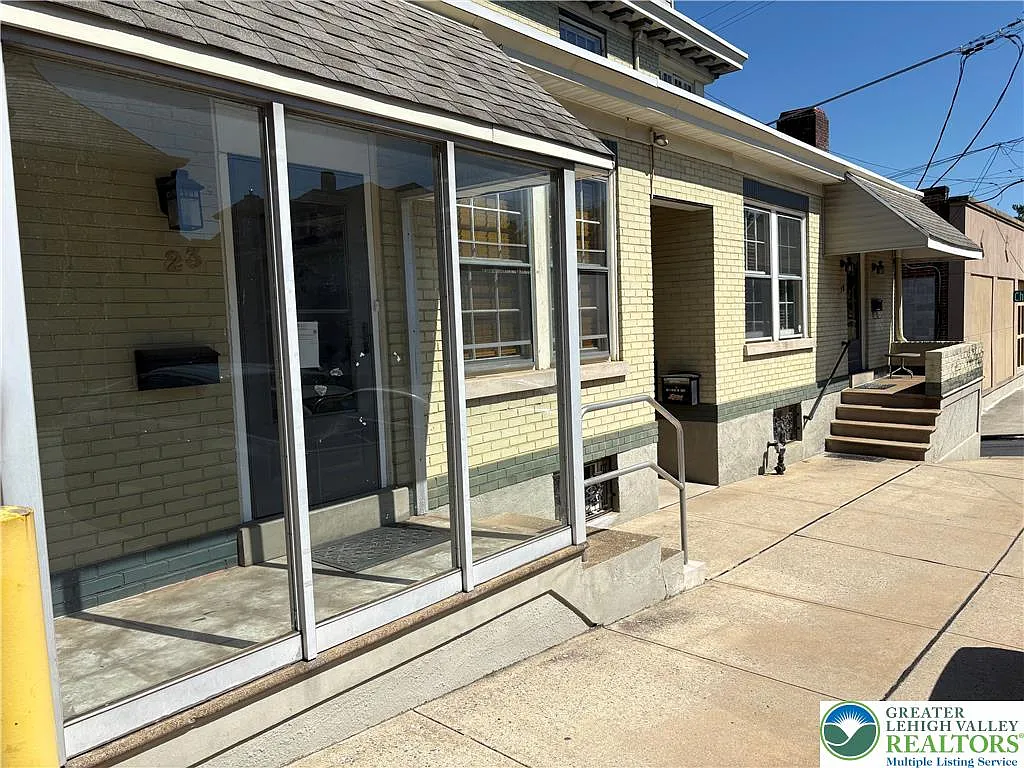 1 bed, 1.0 bath, 1000 sqft, $1,350 — Photo 1