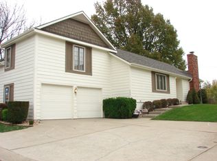 605 NE Burning Tree St, Lees Summit, MO 64064