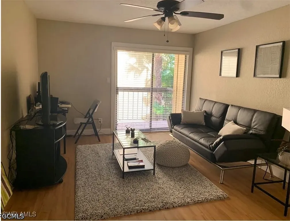 1 bed, 1.0 bath, 662 sqft, $1,150 — Photo 2