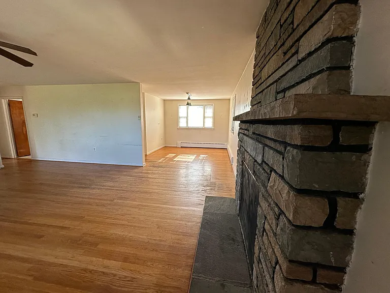 546 Burnside Ave — Photo 19