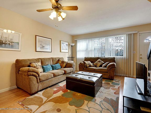 5th image of 19 Briar Mills Dr