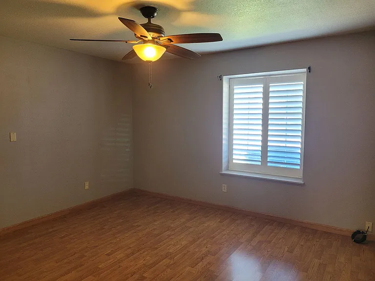 2305 Oxford Ave — Photo 6
