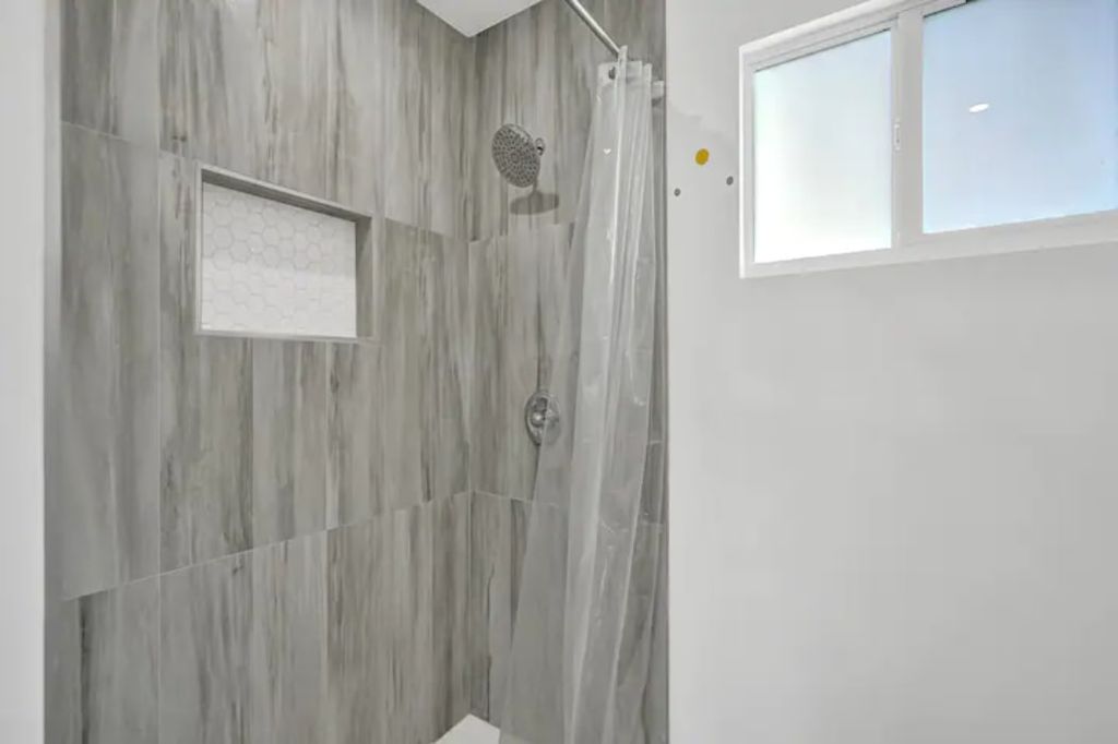 725 NE 7th St #C, photo 7