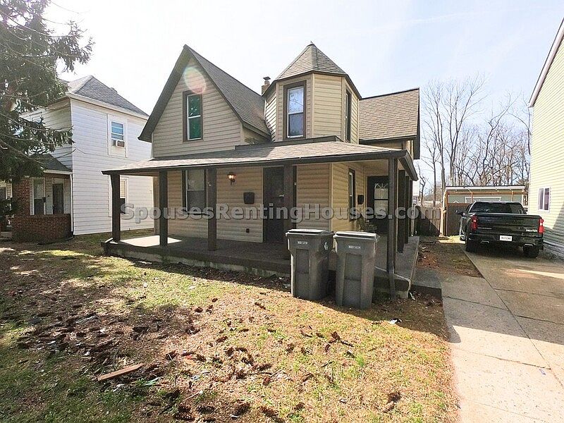 1st image of 212 S Emerson Ave