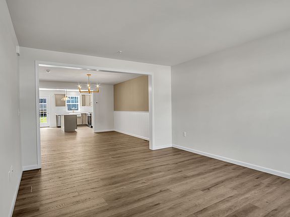 5th image of 142 Beech Tree Ct