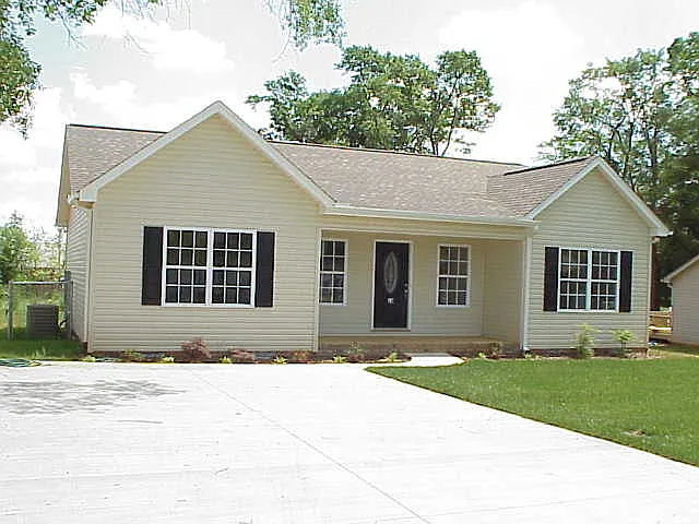 10 Katie Dr — Photo 1
