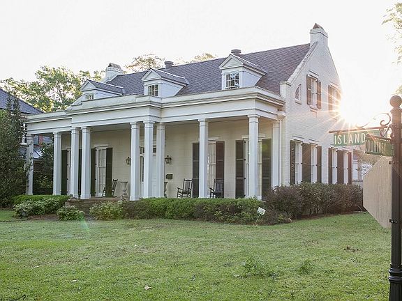3rd image of 1700 Island Dr