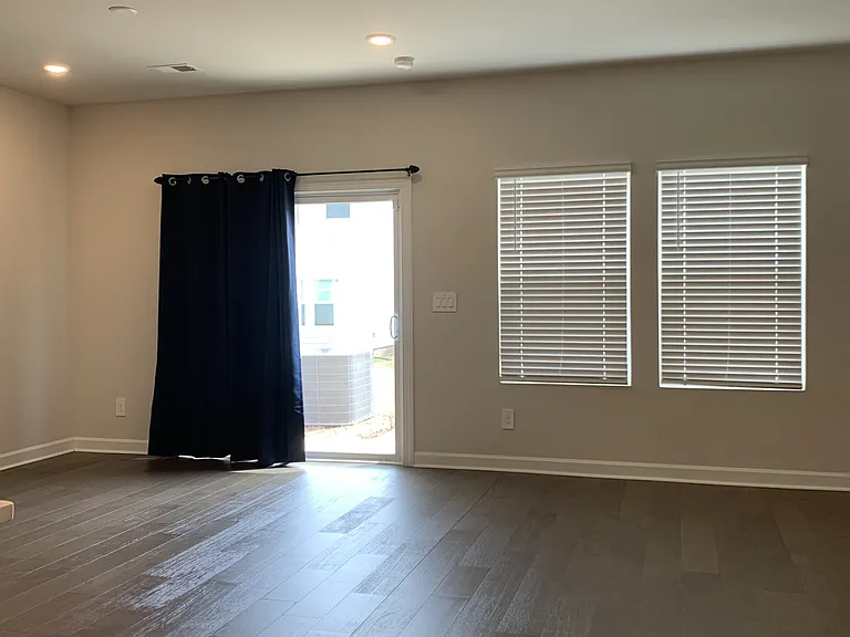 1624 Village Grove Lane 14015 Singletree #LANE401 — Photo 8