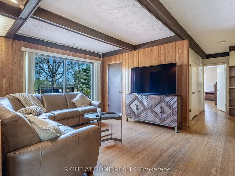 67 Saint Margarets Rd — Photo 11