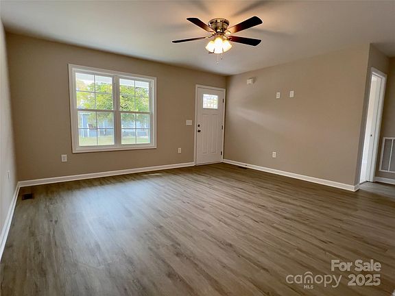 2nd image of 406 Grace St
