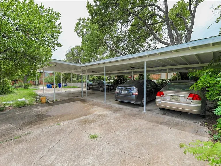 3300 Tom Green St #4 — Photo 33