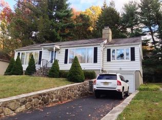 3 Summit Trl, Sparta, NJ 07871