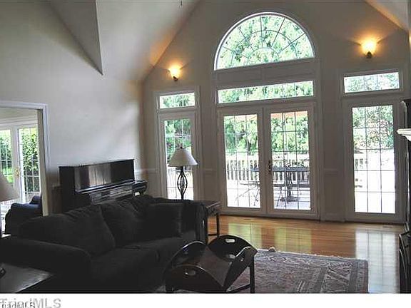 3rd image of 915 Wild Dogwood Ln