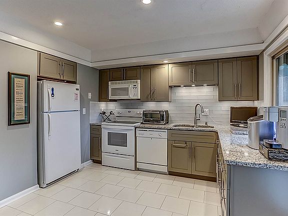 3rd image of 5907 Park Ave #5907