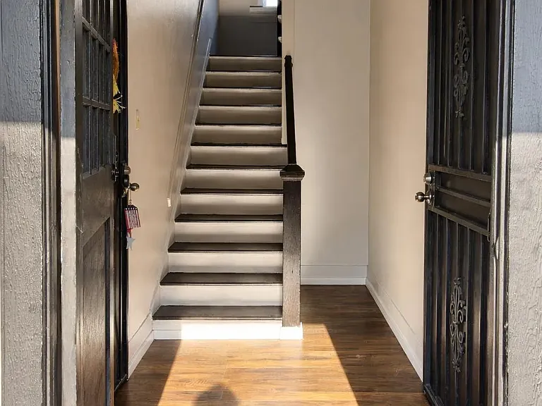 2578 L St #3 — Photo 2