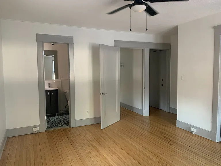 100 Howe Street — Photo 108