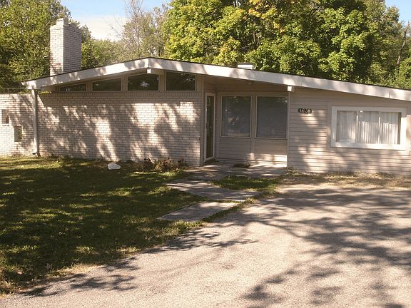 2nd image of 4638 N Bolton Ave