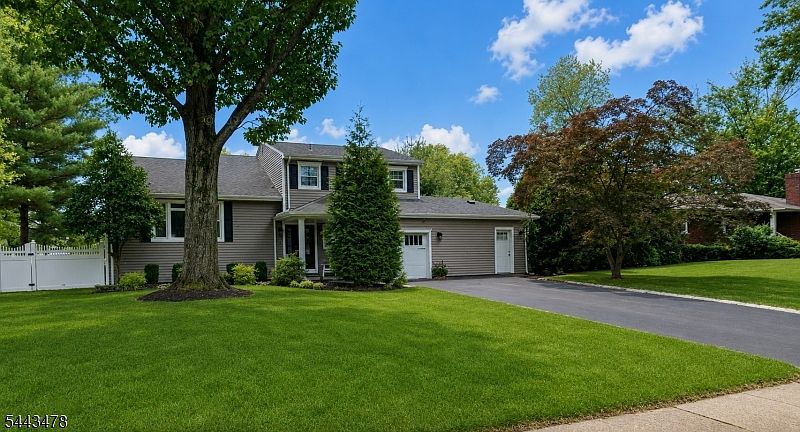 1st image of 16 Featherbed Ln
